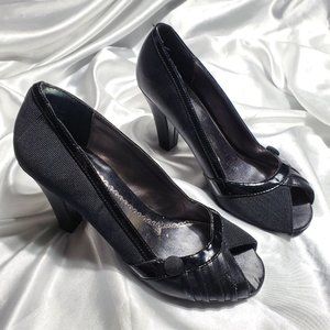 MUDD black vintage style fabric patent black thick heel open toe pumps 7.5